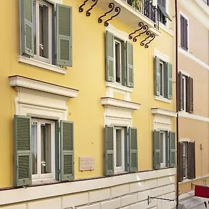 Garibaldi Piazza Di Spagna *** Rome